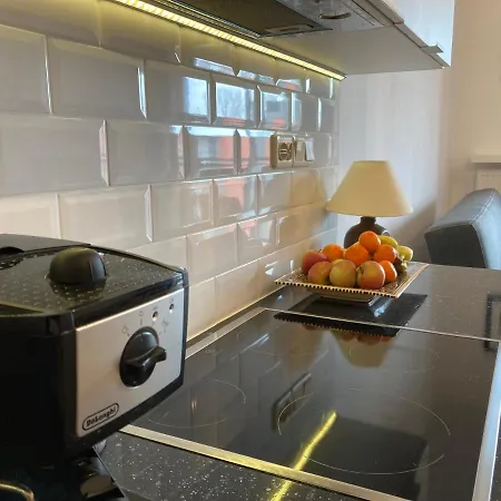 Modern In Centre Of +free Parking Appartement