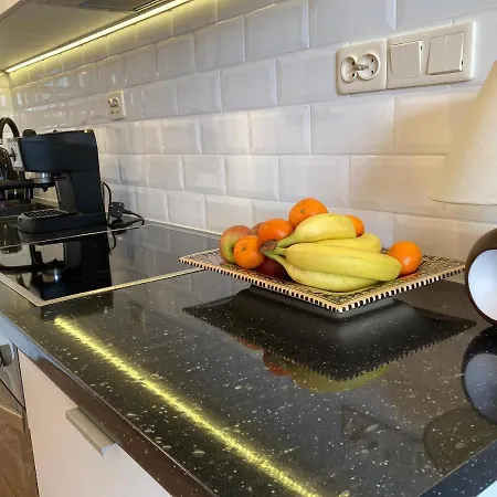 Modern In Centre Of +free Parking *